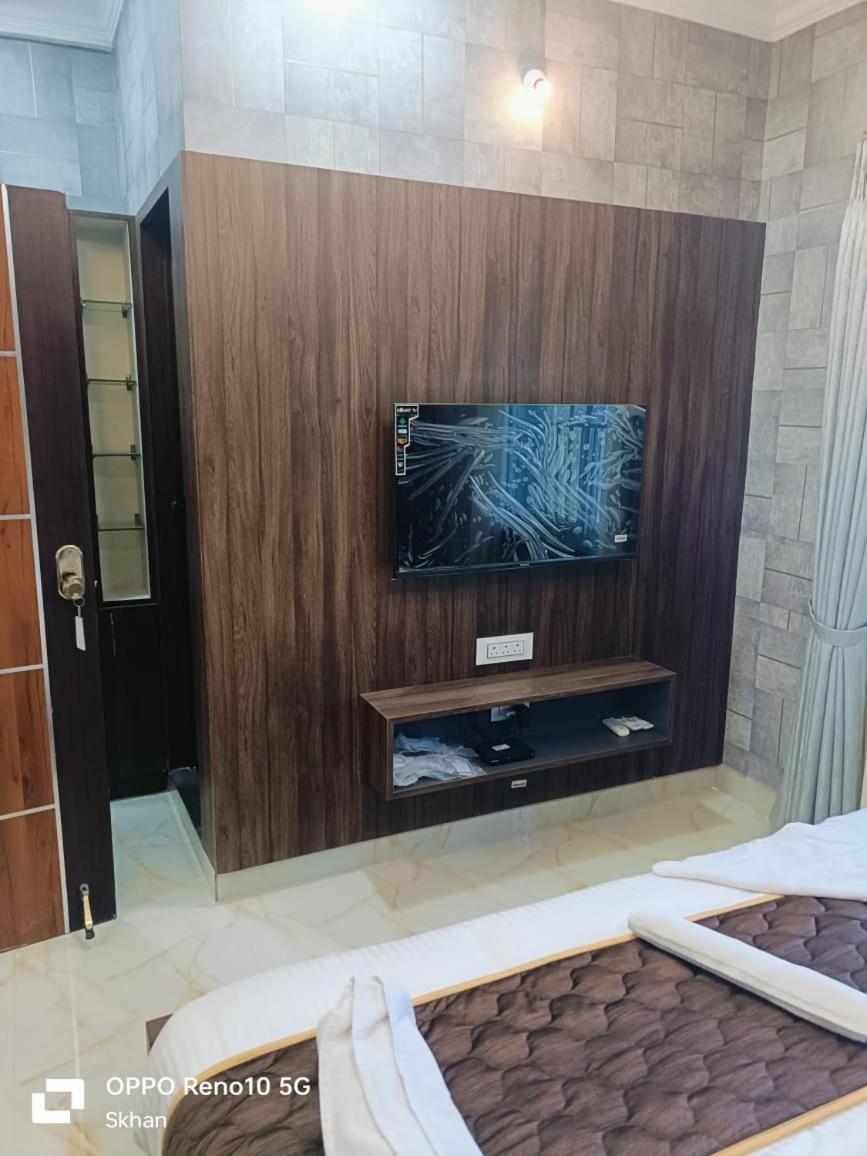 Golden Residency Hotel Kushālnagar Buitenkant foto