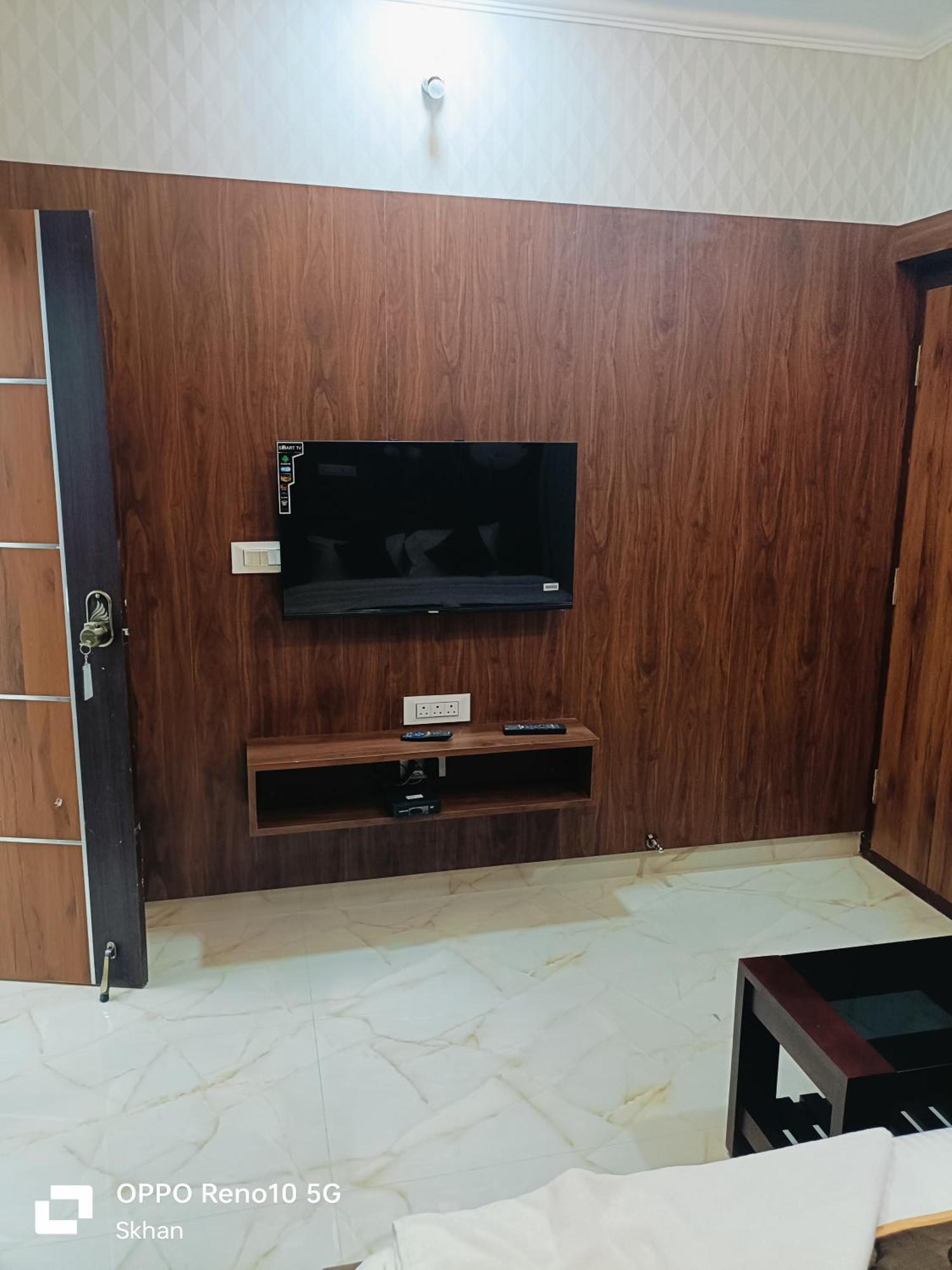 Golden Residency Hotel Kushālnagar Buitenkant foto
